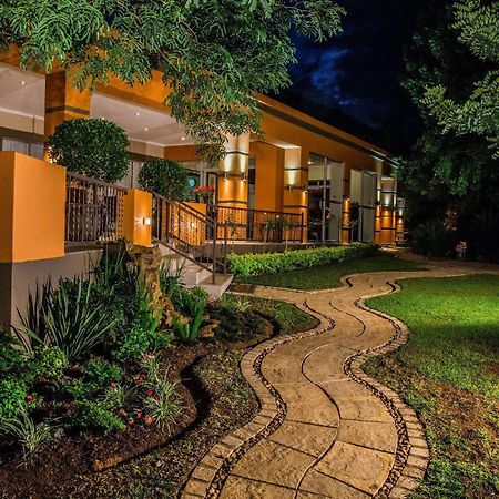 Home Guesthouse รัสเทนเบิร์ก ภายนอก รูปภาพ
