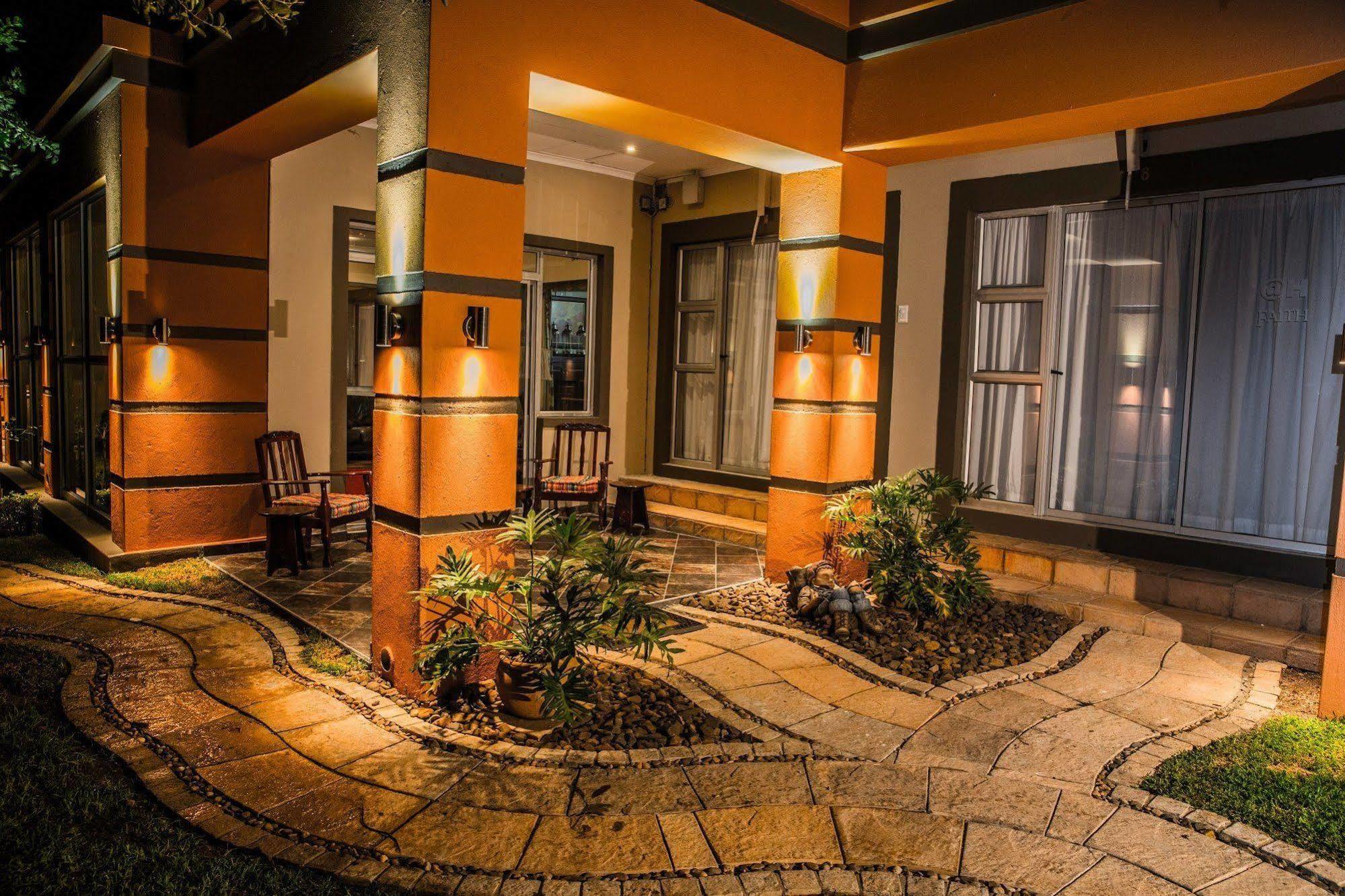 Home Guesthouse รัสเทนเบิร์ก ภายนอก รูปภาพ